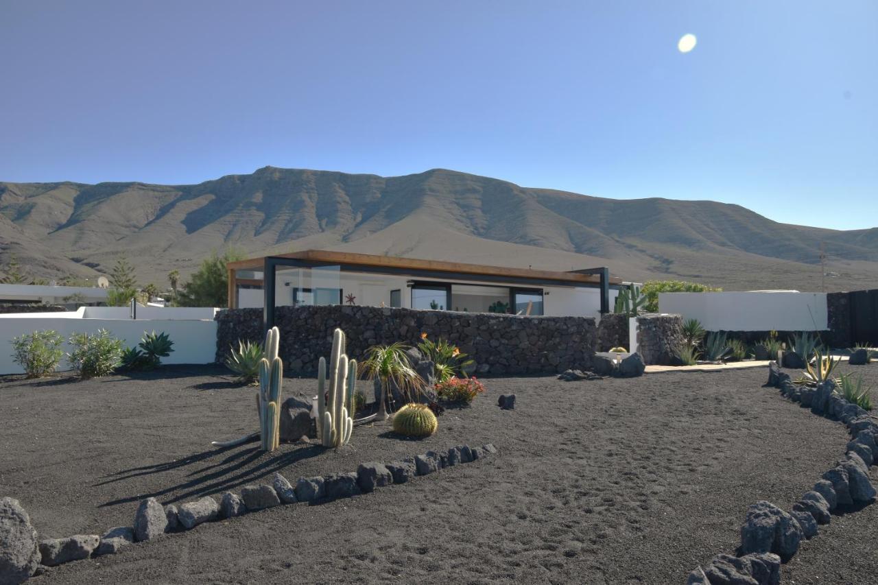 La Belle Vie Villa Famara Exterior photo