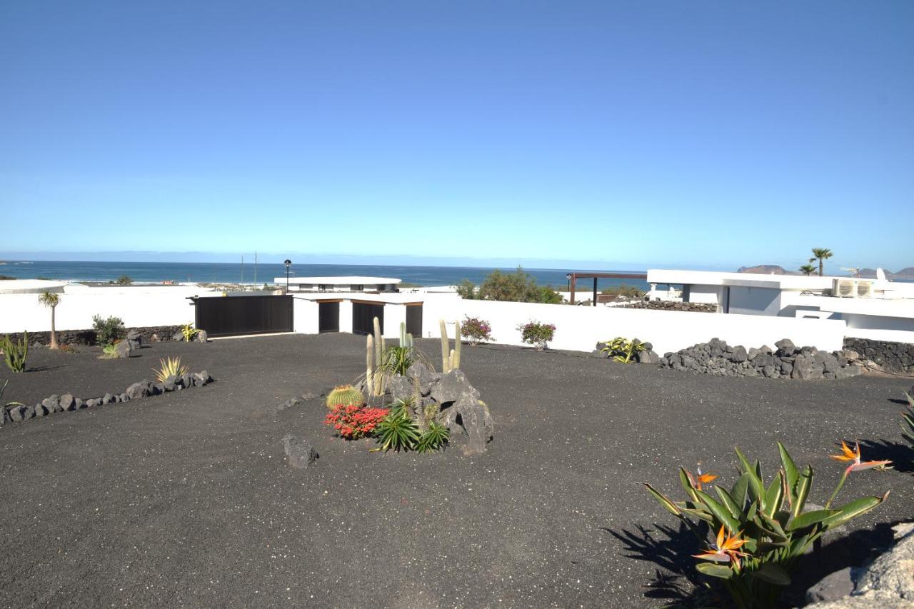 La Belle Vie Villa Famara Exterior photo