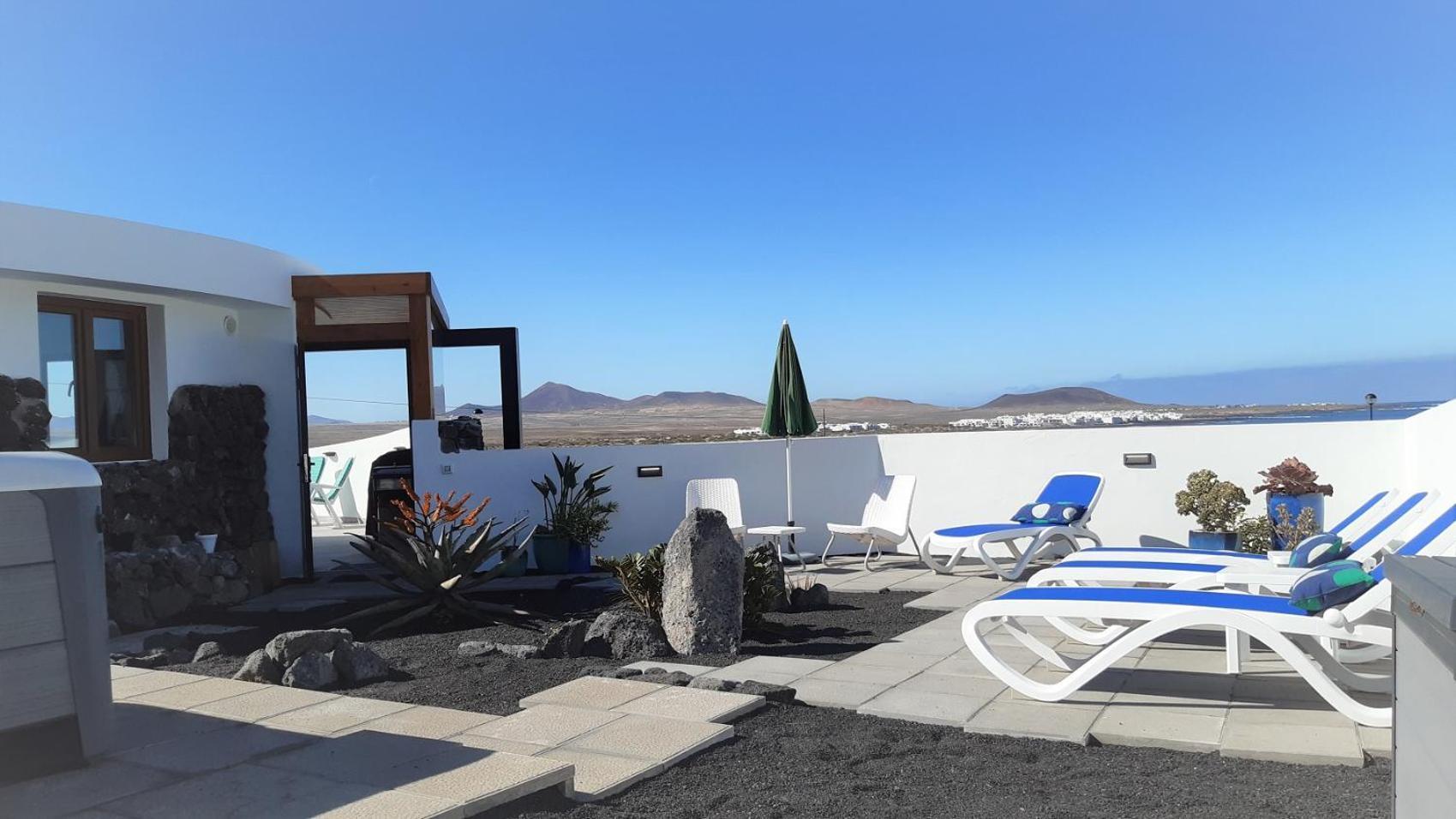 La Belle Vie Villa Famara Exterior photo
